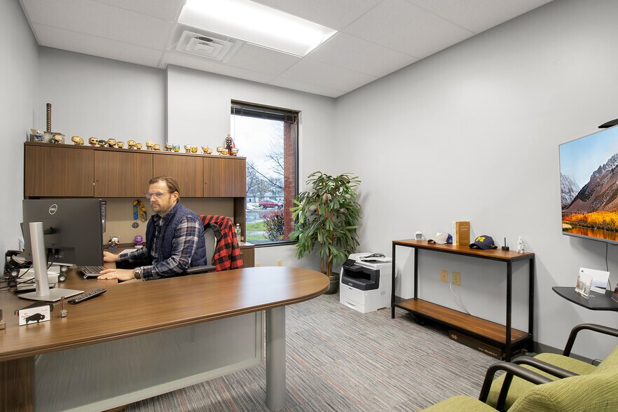 More Photos Of 75 Earhart Dr, Amherst Unknown For Lease