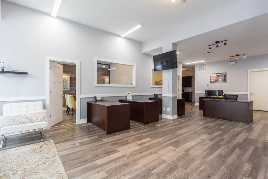 More Photos Of 1510 W Division St, Chicago Apartments For Lease