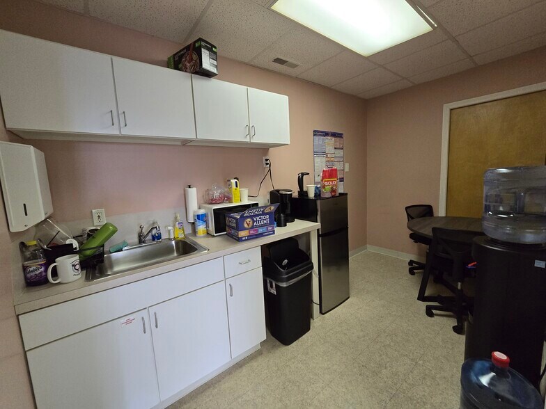 More Photos Of 41 Main St, Florence Loft Creative Space For Lease