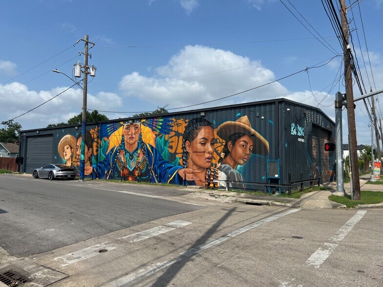 More Photos Of 5101 Canal St, Houston Flex For Lease