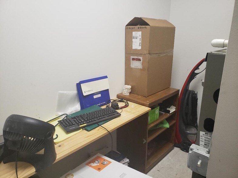 More Photos Of 1 Tiffany Pt, Bloomingdale Medical For Lease