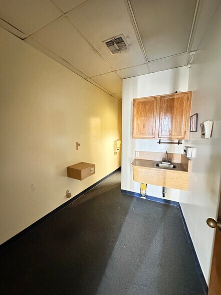 More Photos Of 1327-1329 SW Military Dr, San Antonio Medical For Lease
