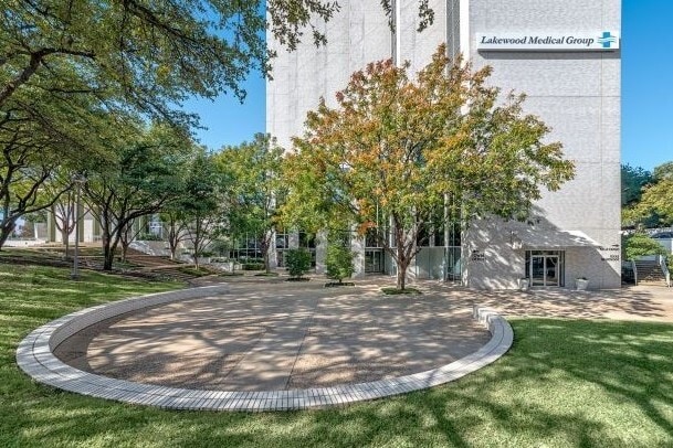 More Photos Of 6301 Gaston Ave, Dallas Office For Lease