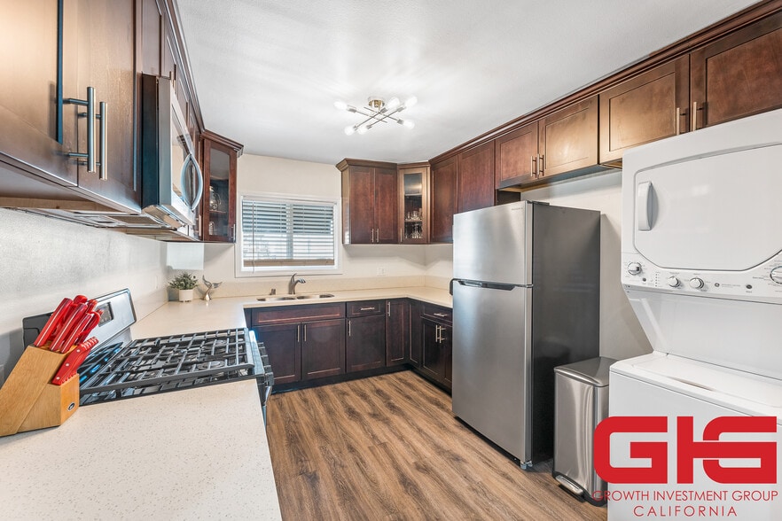 More Photos Of 31 N Parkwood Ave, Pasadena Apartments For Sale