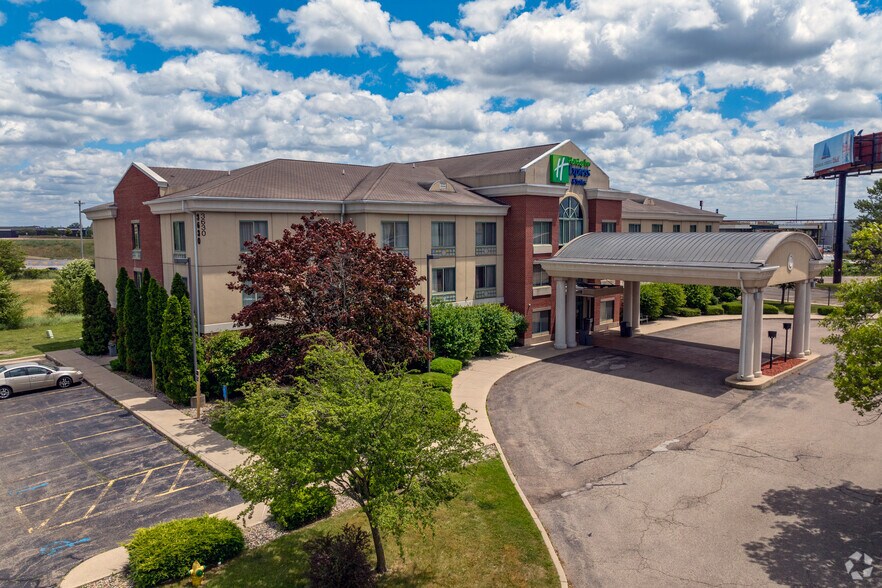 More Photos Of 3630 E Cork St, Kalamazoo Hotel For Sale