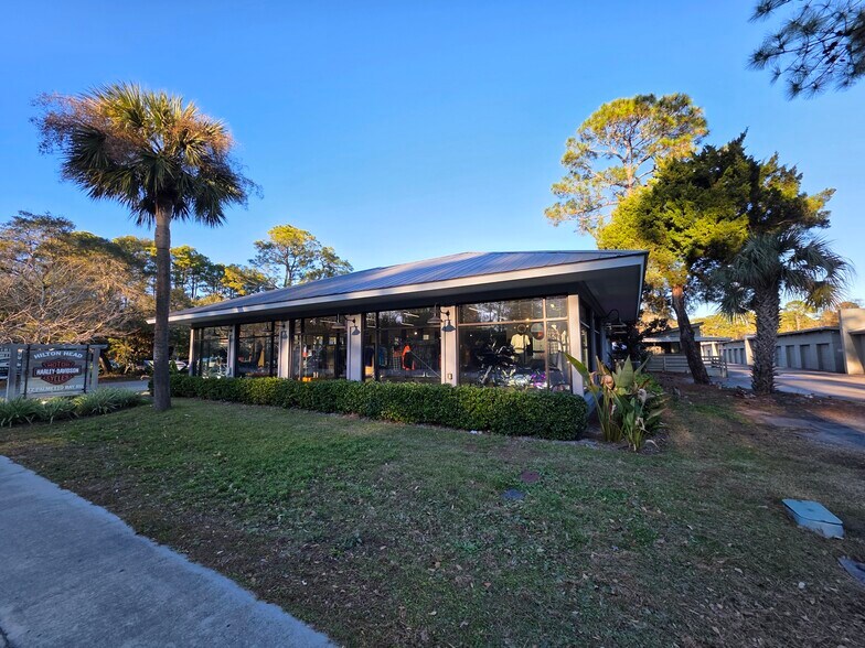 More Photos Of 32 Palmetto Bay Rd, Hilton Head Island Unknown For Lease