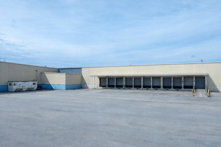 More Photos Of 13850 Cottage Grove Ave, Dolton Manufacturing For Lease