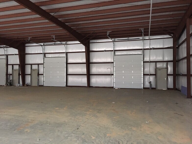 More Photos Of 123 Poplar Pointe Dr, Mooresville Flex For Lease