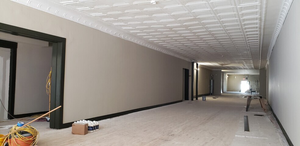 More Photos Of 17 N Sandusky St, Delaware Storefront Retail Office For Lease