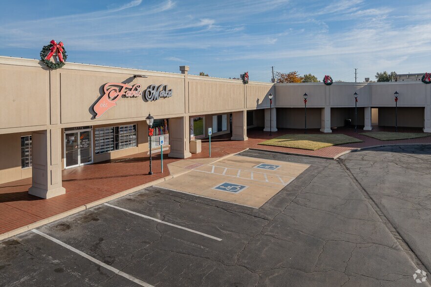 More Photos Of 10908 N May Ave, Oklahoma City Unknown For Lease