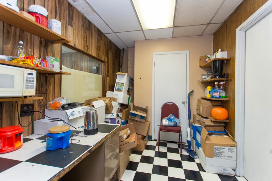 More Photos Of 2733 University Dr NW, Huntsville Freestanding For Sale