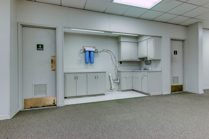 More Photos Of 228 Texas Ave, Hooks Office For Lease