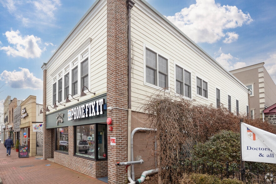 More Photos Of 328 Main St, Huntington Storefront Retail Office For Lease