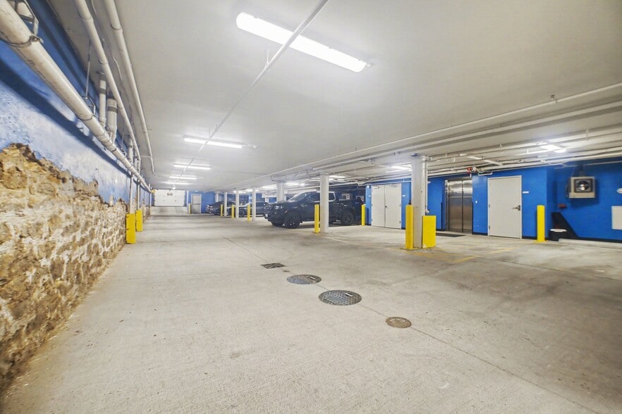 More Photos Of 905 Broadway Blvd, Kansas City Apartments For Sale