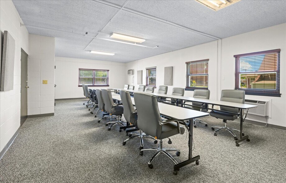 More Photos Of 2406 Fowler Ave, Omaha Office For Sale