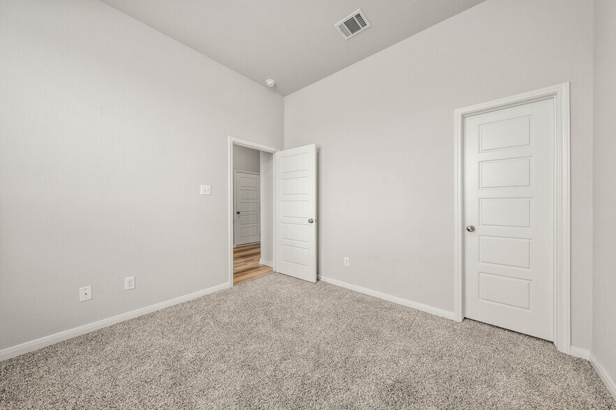 More Photos Of 4020 Centerfire, Waco Apartments For Sale