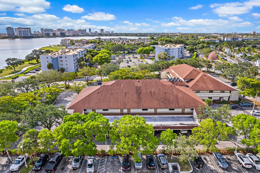 More Photos Of 400 Executive Center Dr, West Palm Beach Medical For Sale