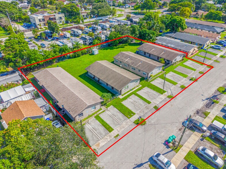 More Photos Of 5923 Pierce St, Hollywood Multifamily For Sale