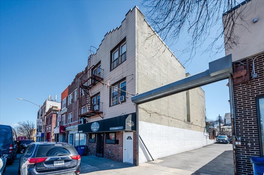 More Photos Of 2918 Bruckner Blvd, Bronx Bar For Sale