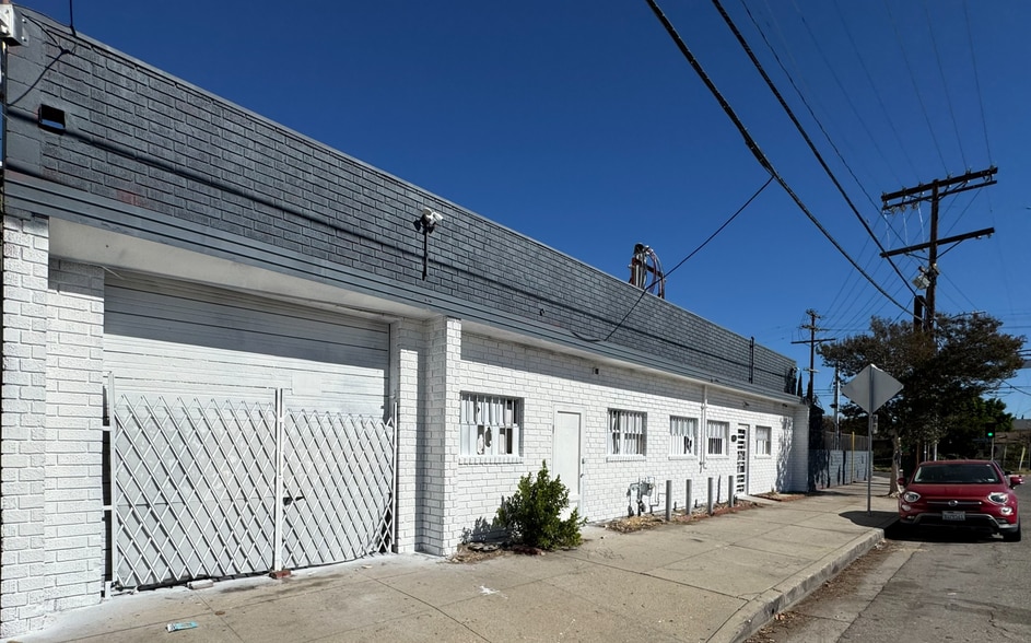 More Photos Of 13607 Saticoy St, Van Nuys Manufacturing For Lease