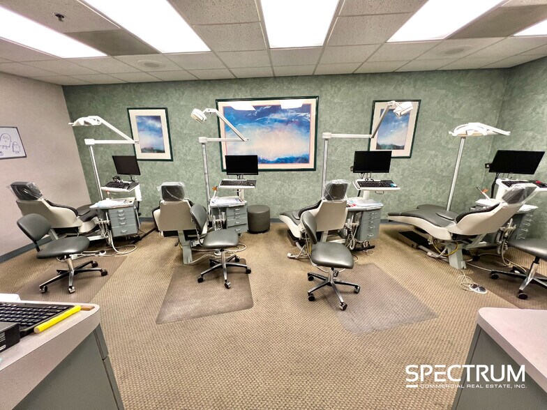 More Photos Of 23206 Lyons Ave, Santa Clarita Medical For Sale