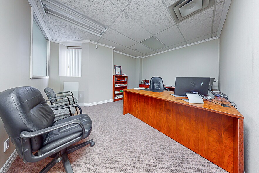 More Photos Of 335 Renfrew Dr, Markham Medical For Sale