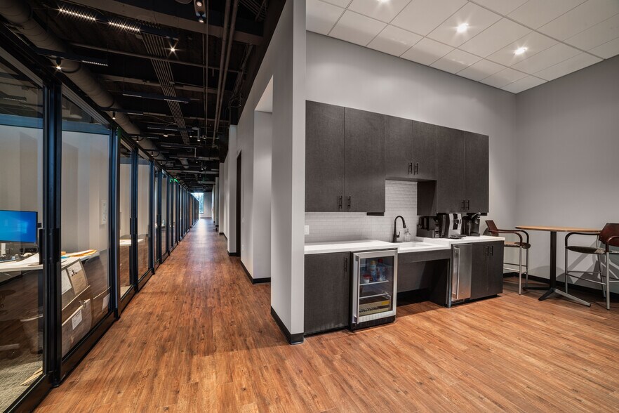 More Photos Of 190 TC Jester Blvd, Houston Office For Sale