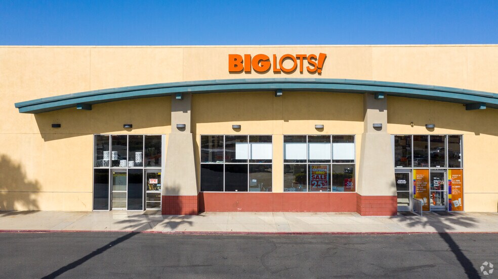 More Photos Of 700-784 N Main St, Corona Unknown For Lease