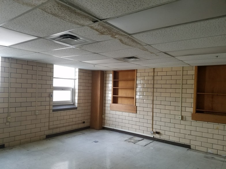 More Photos Of 1661 W Hill St, Louisville Manufacturing For Lease