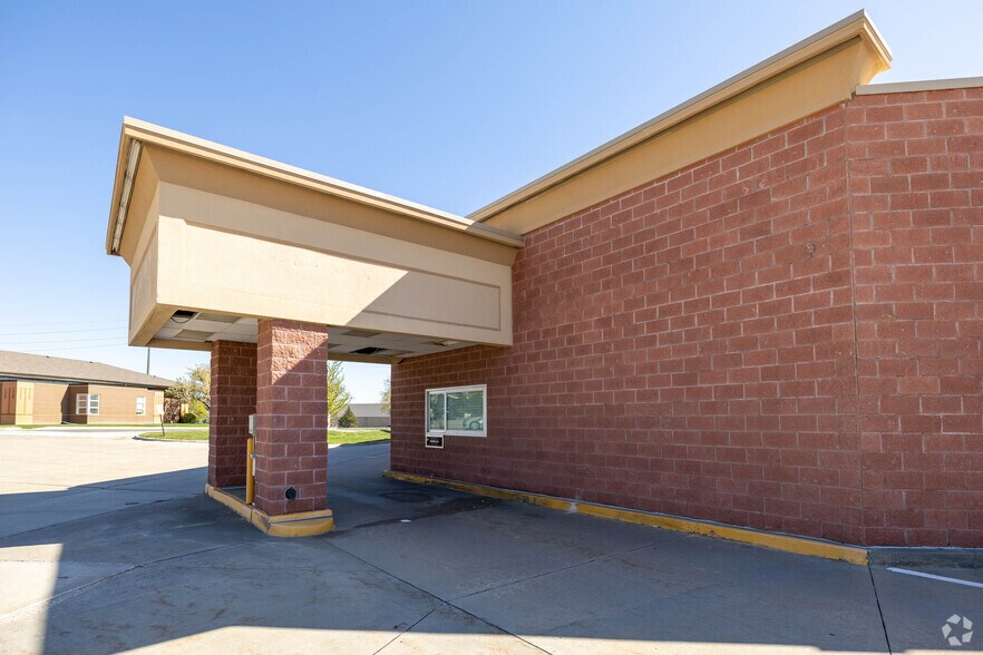 More Photos Of 10770 Fort St, Omaha Drugstore For Sale