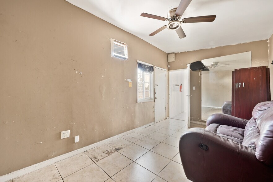 More Photos Of 310 N Long Beach Blvd, Compton Storefront Retail Office For Sale