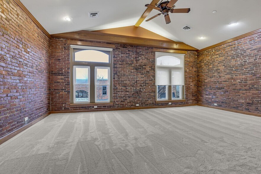 More Photos Of 424 Main St, Franklin General Retail For Sale