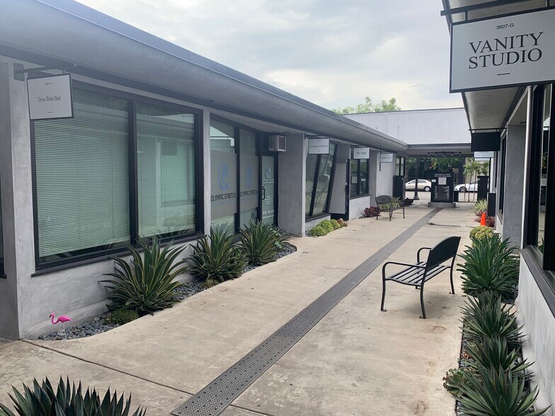 More Photos Of 3601-3609 1/2 W Magnolia Blvd, Burbank Storefront Retail Office For Lease