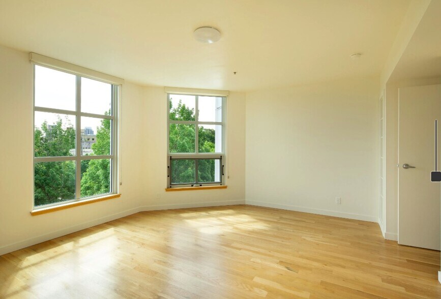 More Photos Of 2285 NW Flanders St, Portland Apartments For Sale