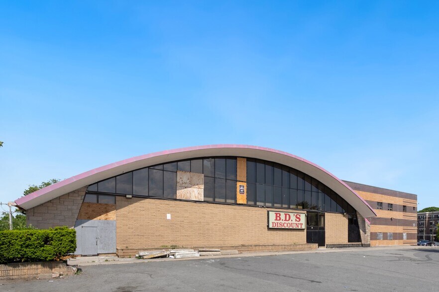 More Photos Of 98 Washington St, Boston Freestanding For Sale