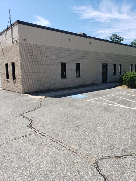 More Photos Of 37 Lark Industrial Pky, Greenville Warehouse For Sale
