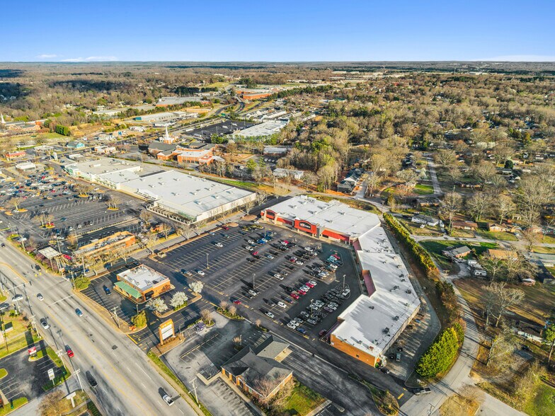 More Photos Of 201-273 W Butler Rd, Mauldin General Retail For Lease