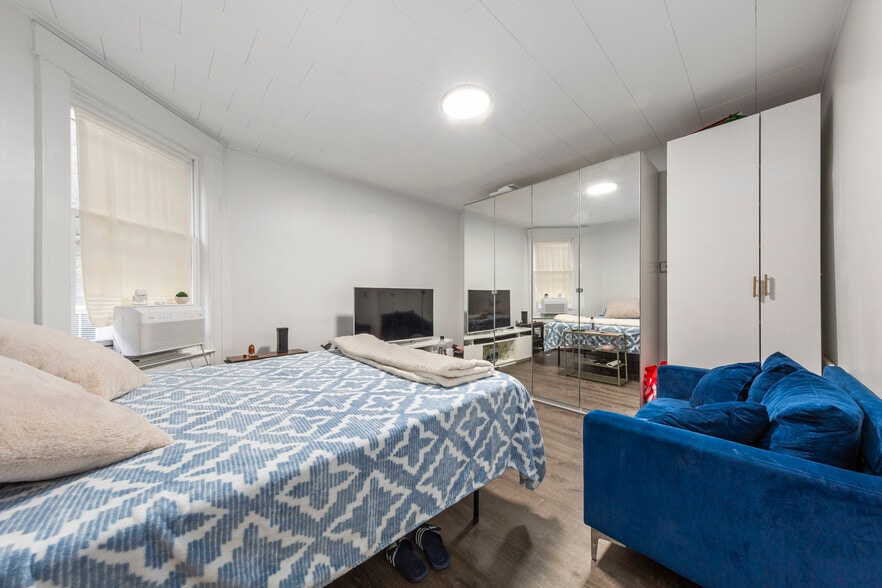 More Photos Of 94-12 Jamaica Ave, Woodhaven Storefront Retail Residential For Sale