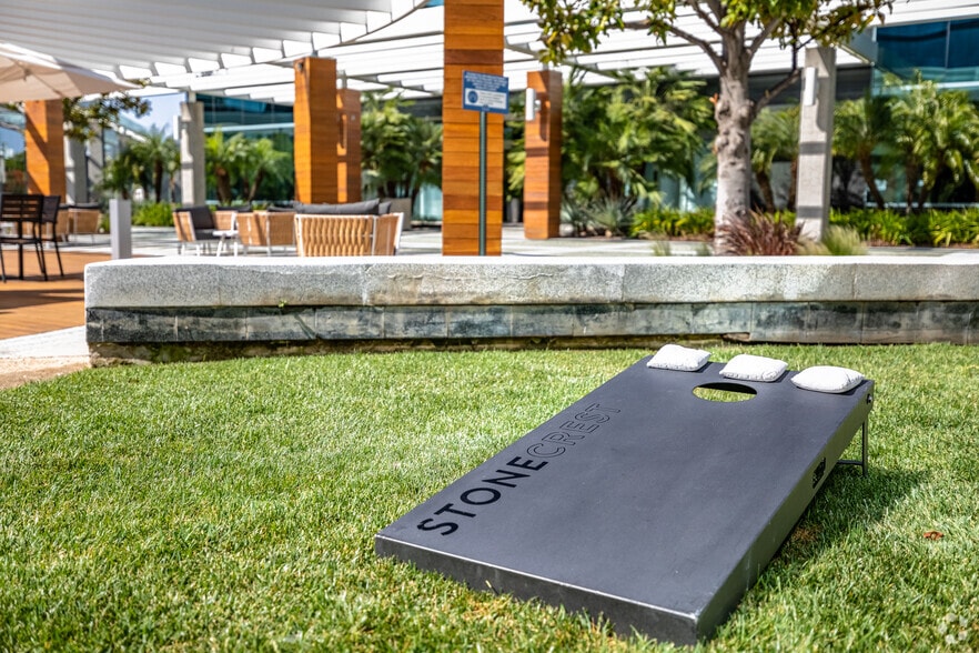 More Photos Of 9655 Granite Ridge Dr, San Diego Unknown For Lease