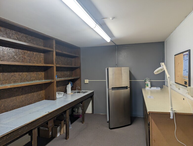 More Photos Of 902 W Kramer Rd, Burkburnett Flex For Sale