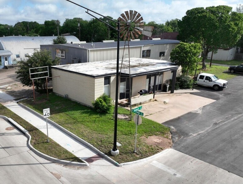More Photos Of 2117 S College Ave, Bryan Office For Lease