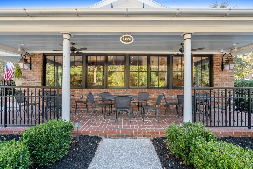 More Photos Of 8026 E Main St, Ridgeland General Retail For Sale