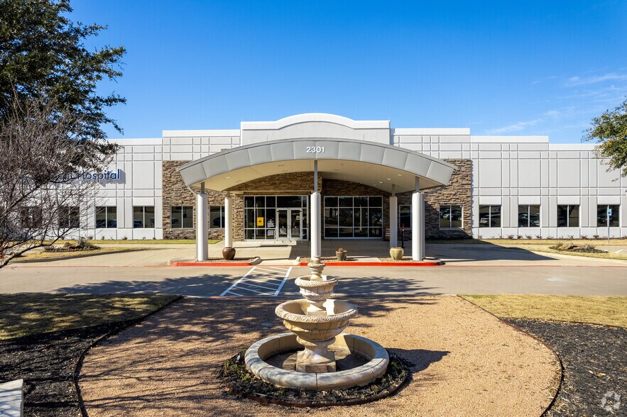 More Photos Of 2301 Marsh Ln, Plano Hospital For Lease