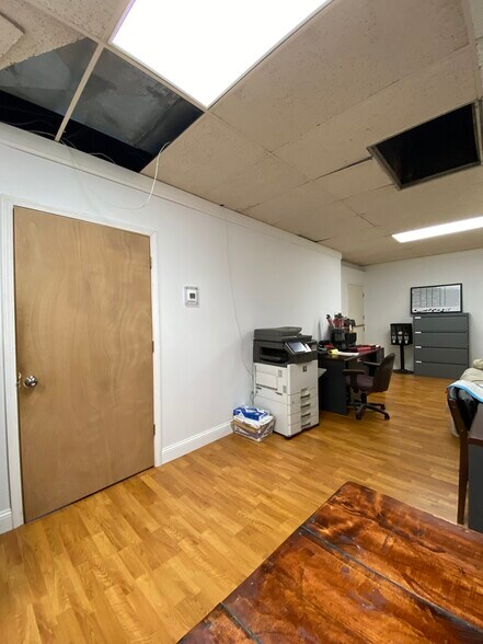 More Photos Of 943 N Boonville Ave, Springfield Office For Sale