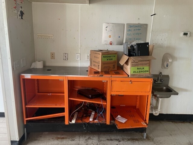 More Photos Of 665-699 Northland Blvd, Cincinnati General Retail For Sale