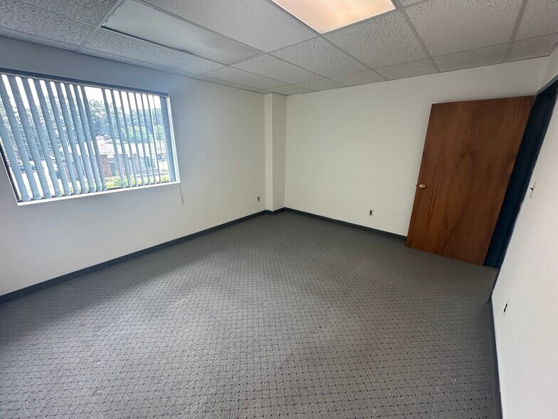 More Photos Of 886 Belmont Ave, North Haledon Storefront Retail Office For Lease