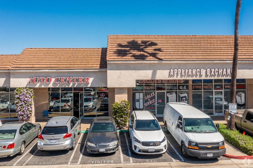More Photos Of 2005-2025 N Tustin Ave, Santa Ana Auto Repair For Lease