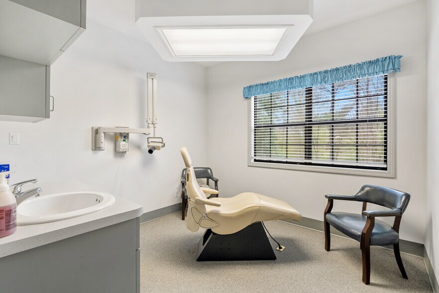 More Photos Of 3221 W Governor John Sevier Hwy, Knoxville Medical For Lease