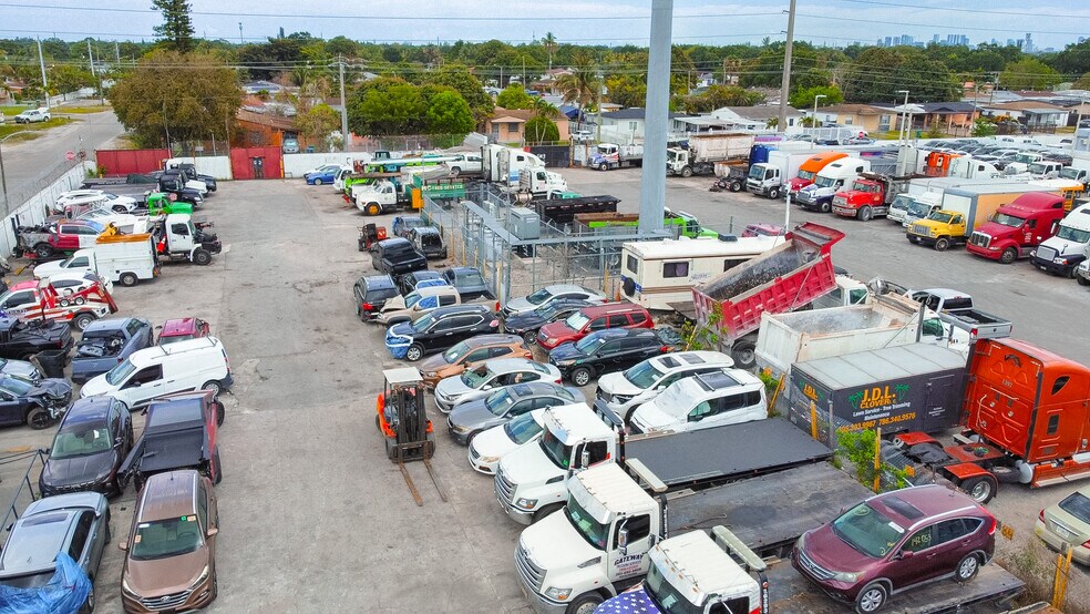 More Photos Of 3600 NW 95th St, Miami Auto Dealership For Lease