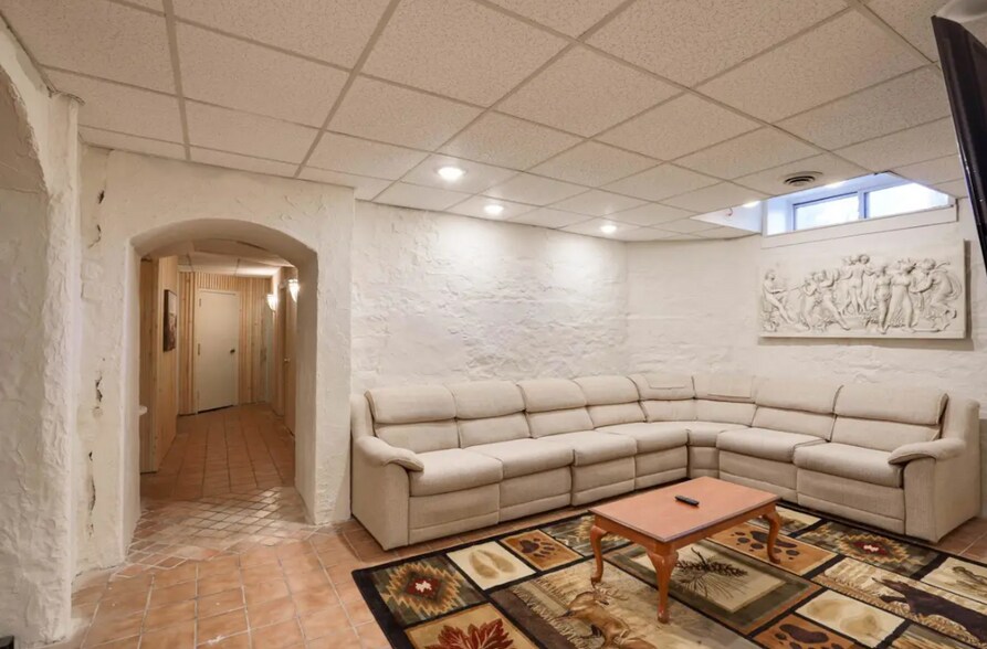 More Photos Of 211 Wisconsin Ave, Wisconsin Dells Hotel For Sale